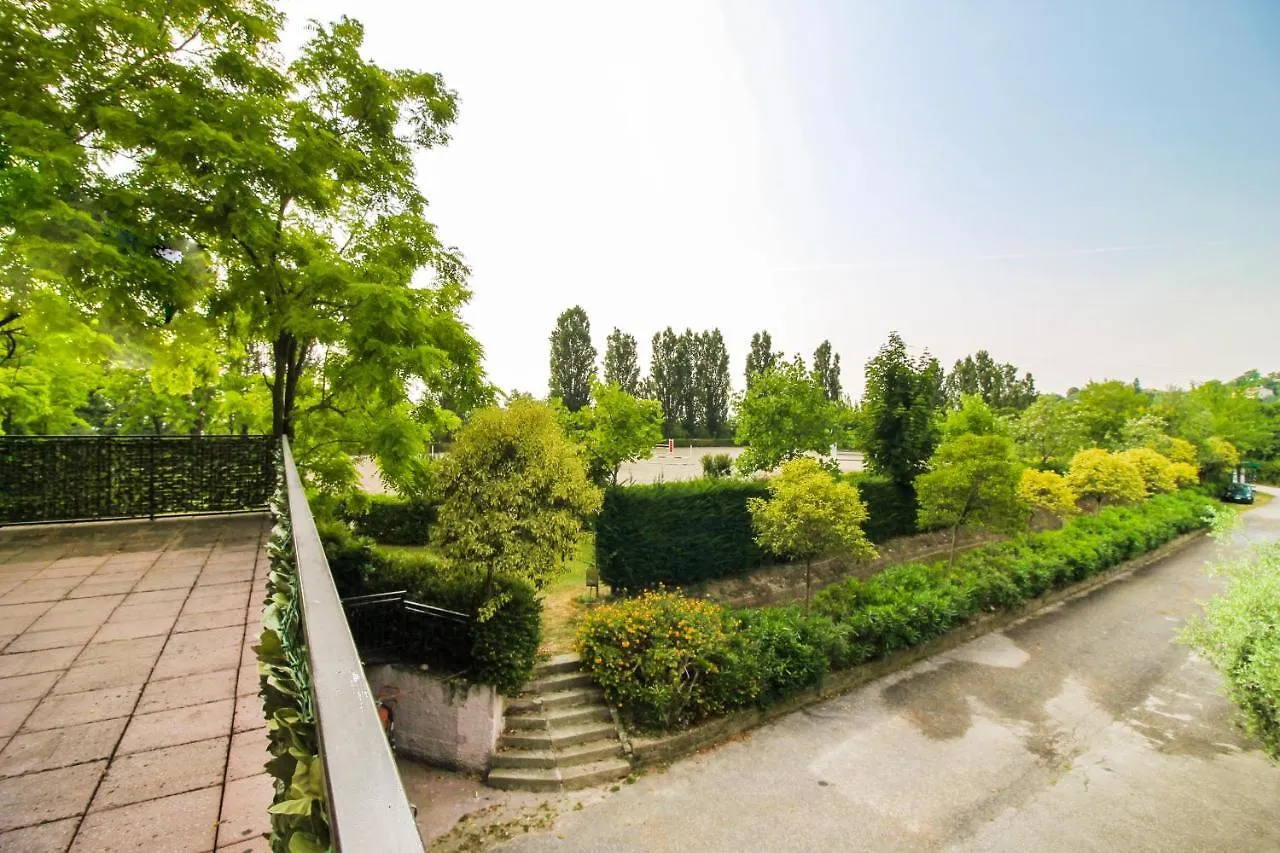 Lake & Country Holidays Bussolengo Apartman