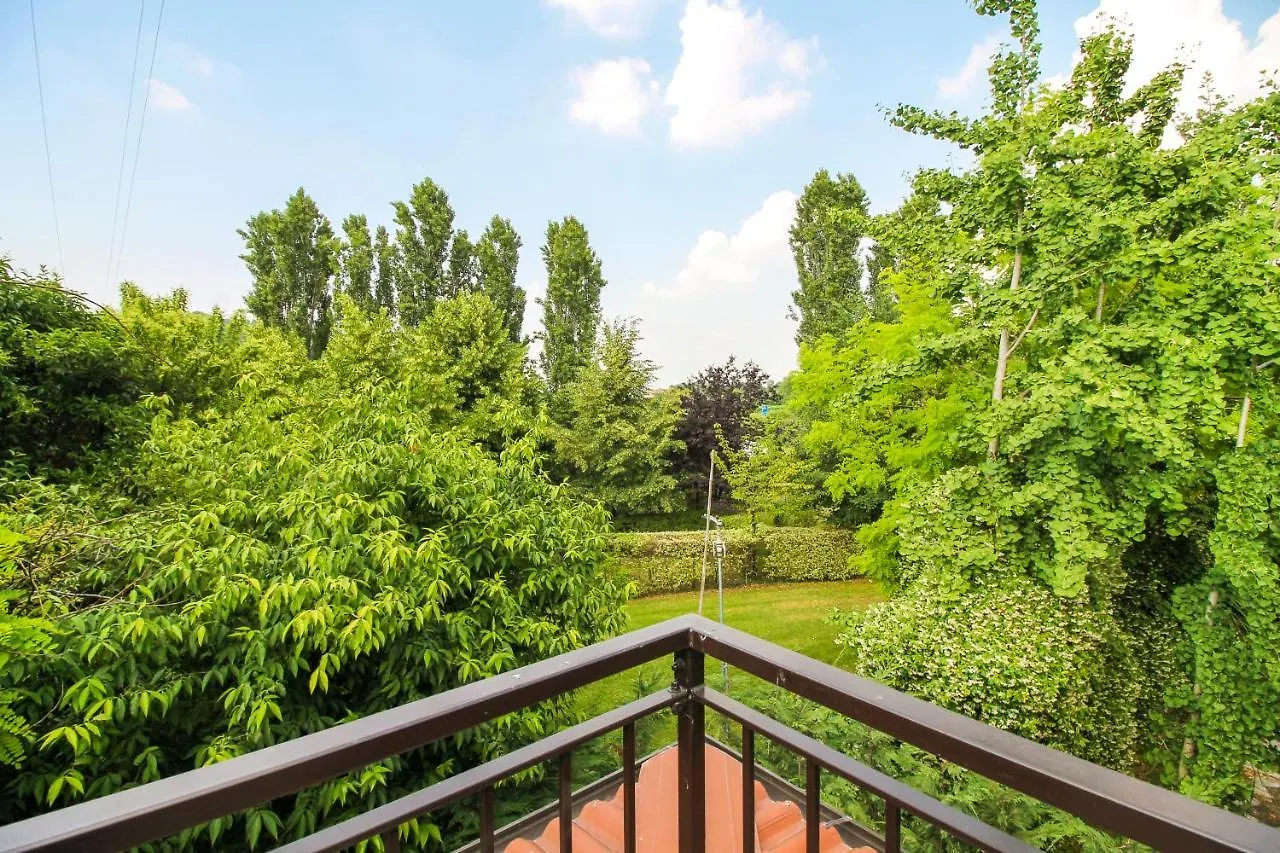 Lake & Country Holidays Bussolengo Apartman